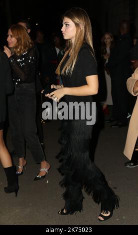 Thylane Blondeau quitte le Balmain après la fête lors de la semaine de la mode de Paris à Paris, France, le 29 septembre 2017 Banque D'Images