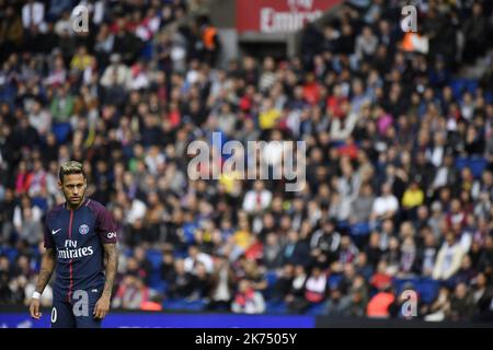 Neymar Jr de Paris Saint Germain lors du match de football de la ligue française 1 entre PSG et Bordeaux au Parc des Princes Stadium de Paris, France, 30 septembre 2017 Banque D'Images