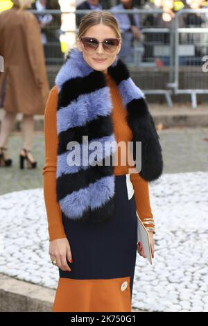 Olivia Palermo arrive au salon de mode de Miu Miu lors de la semaine de mode de Paris à Paris, en France, le 03 octobre 2017. Banque D'Images