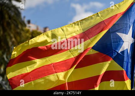 Carles Puigdemont appelle à l'indépendance du Parlement catalan de Barcelone. Banque D'Images