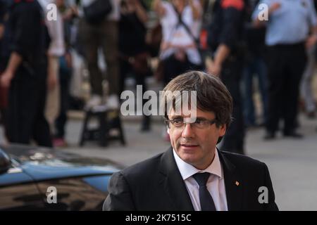Carles Puigdemont appelle à l'indépendance du Parlement catalan de Barcelone. Banque D'Images