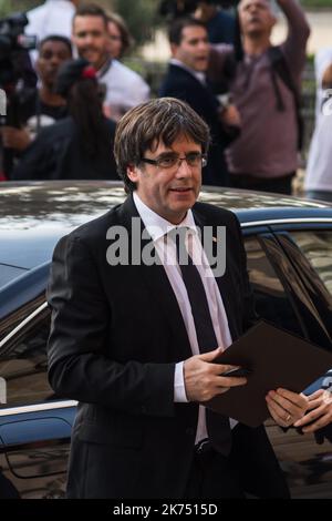 Carles Puigdemont appelle à l'indépendance du Parlement catalan de Barcelone. Banque D'Images