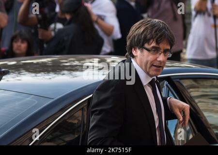 Carles Puigdemont appelle à l'indépendance du Parlement catalan de Barcelone. Banque D'Images