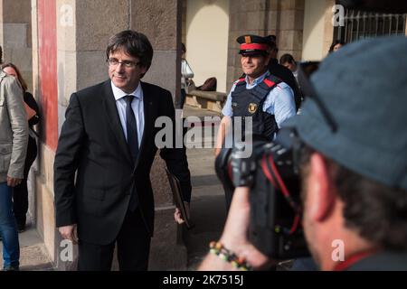 Carles Puigdemont appelle à l'indépendance du Parlement catalan de Barcelone. Banque D'Images