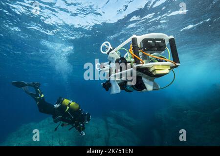 IBubble : caméra sous-marine. Ici, Beluga le premier prototype autonome de drone sous-marin Banque D'Images