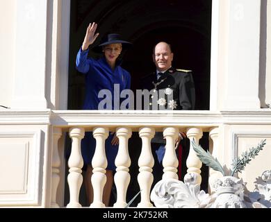 Départ du palais principal Salut au balcon la princesse Charlene et le prince Albert Monaco, nov 19th 2017 cérémonies de la journée nationale avec la famille princière Banque D'Images