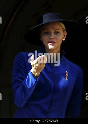 Salut au balcon la princesse Charlene Monaco, nov 19th 2017 cérémonies de la journée nationale avec famille princière Banque D'Images