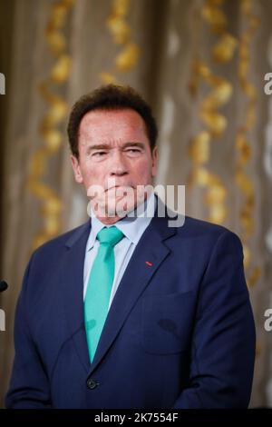 Le maire de Paris et le président de C40 reçoivent à Paris le fondateur et ancien gouverneur de l'État de Californie Arnold Schwarzenegger, en R20, sur 11 décembre 2017. Banque D'Images