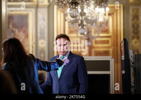 Le maire de Paris et le président de C40 reçoivent à Paris le fondateur et ancien gouverneur de l'État de Californie Arnold Schwarzenegger, en R20, sur 11 décembre 2017. Banque D'Images