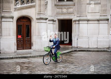 Le maire de Paris et le président de C40 reçoivent à Paris le fondateur et ancien gouverneur de l'État de Californie Arnold Schwarzenegger, en R20, sur 11 décembre 2017. Banque D'Images