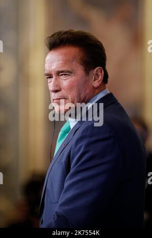 Le maire de Paris et le président de C40 reçoivent à Paris le fondateur et ancien gouverneur de l'État de Californie Arnold Schwarzenegger, en R20, sur 11 décembre 2017. Banque D'Images