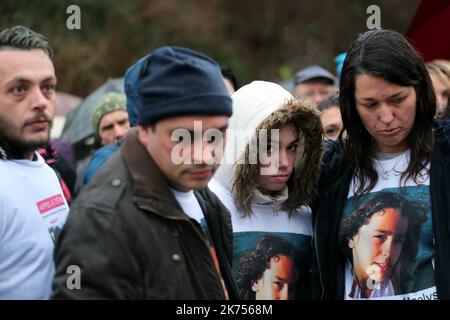 L'histoire de Maelys, 9 ans disparus, a saisi la France depuis 4 mois, notamment parce que l'homme que la police et tout le monde semble croire responsable continue de tout nier, malgré les preuves qui l'ont porté contre lui. La police des Alpes françaises réexamine une foule de cas de personnes disparues après avoir accusé mercredi un homme d'un deuxième enlèvement et meurtre dans la région. Banque D'Images