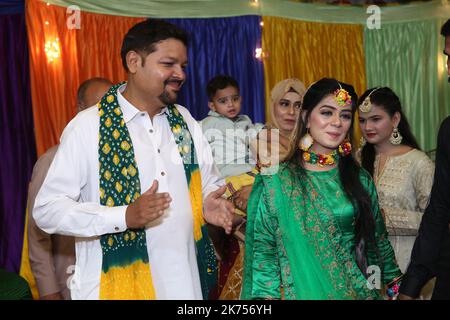 Cérémonie traditionnelle du Mayoon dans un lieu coloré à Karachi, au Pakistan Banque D'Images