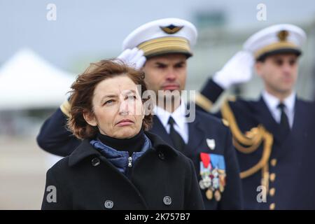 Le ministre des armées Florence Parly était à la BA123 Orléans-Bricy, lundi, 15 janvier dans la matinée, pour l'atterrissage du premier Hercules C130J, trente ans presque au jour après le C130H. C'est l'un des quatre Hercules C130J commandés par la France, équipement tactique qui complétera l'arrivée de l'Airbus A400M. Banque D'Images