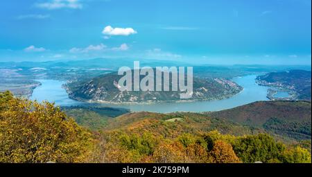 Bande du Danube depuis le point de vue predikaloszek en Hongrie avec Visegrad et Nagymaros Banque D'Images