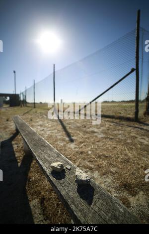 Robben Island, Afrique du Sud - qui abrite la prison tristement célèbre où Nelson Mandela a passé 18 de ses 27 années, ainsi que plus de 3 000 prisonniers politiques pendant leur combat pour mettre fin à l'apartheid. L'apartheid (littéralement "à part" en Afrikaans) était un système de ségrégation raciale appliqué par le Parti national d'Afrique du Sud au pouvoir de 1948 à 1994. L'île est un site national classé au patrimoine mondial de l'UNESCO à 9 kilomètres au large du Cap. Aujourd'hui, c'est l'un des sites les plus visités d'Afrique du Sud, accessible en ferry depuis le front de mer de Victoria & Albert. Banque D'Images