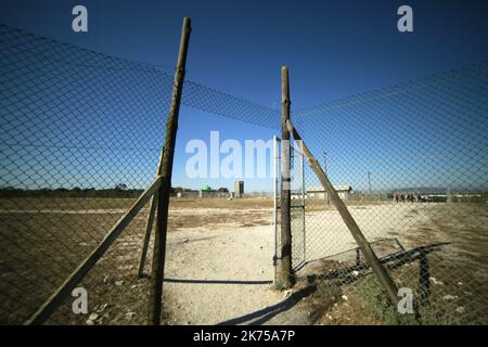 Robben Island, Afrique du Sud - qui abrite la prison tristement célèbre où Nelson Mandela a passé 18 de ses 27 années, ainsi que plus de 3 000 prisonniers politiques pendant leur combat pour mettre fin à l'apartheid. L'apartheid (littéralement "à part" en Afrikaans) était un système de ségrégation raciale appliqué par le Parti national d'Afrique du Sud au pouvoir de 1948 à 1994. L'île est un site national classé au patrimoine mondial de l'UNESCO à 9 kilomètres au large du Cap. Aujourd'hui, c'est l'un des sites les plus visités d'Afrique du Sud, accessible en ferry depuis le front de mer de Victoria & Albert. Banque D'Images