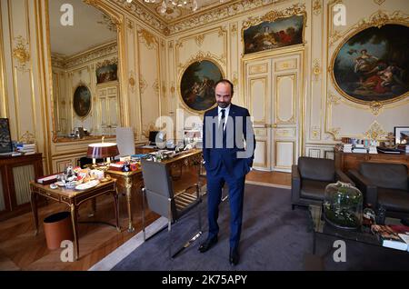 Photo au cours d'une interview avec le Premier ministre de France Edouard Philippe dans son bureau à Matignon. Banque D'Images