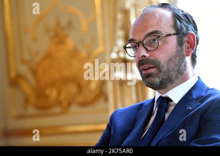 Photo au cours d'une interview avec le Premier ministre de France Edouard Philippe dans son bureau à Matignon. Banque D'Images