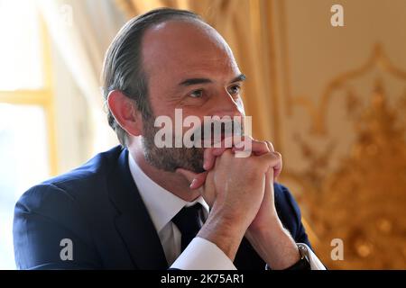 Photo au cours d'une interview avec le Premier ministre de France Edouard Philippe dans son bureau à Matignon. Banque D'Images