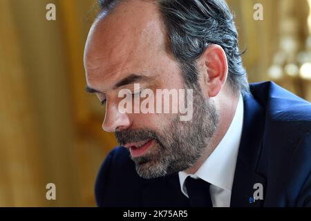 Photo au cours d'une interview avec le Premier ministre de France Edouard Philippe dans son bureau à Matignon. Banque D'Images