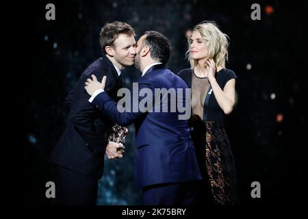 Antoine Reinartz reçoit le prix du meilleur acteur dans un rôle de soutien de François Xavier Demaison et de Laurence Arne pour '120 battements par minute' lors de la cérémonie annuelle de remise des prix Cesar 43rd qui s'est tenue dans la salle de concert Pleyel à Paris, France, le 02 mars 2018. Banque D'Images