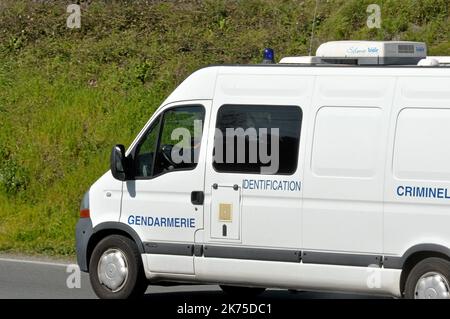 Trebes, France, mars 23rd 2018 Un tireur qui revendique son allégeance à l'État islamique (EI) tenait des otages dans le supermarché de U à Trebes. La police française avait lancé un raid sur le supermarché où l'homme armé avait été tué. La police dit qu'au moins deux personnes sont mortes et que des dizaines de personnes ont été blessées. Banque D'Images