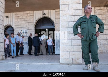 30/07/2017 - Liban / Qaa - Église de Saint-Maroun dans le village. Retour au village d'Al-Qaida, bastion chrétien au Liban à la frontière syrienne, un an après la vague d'attaques perpétrées par Daesh. En juin 2017, l'armée libanaise et le Hezbollah lancent une offensive pour éliminer les positions du groupe islamiste dans les montagnes. Signe de résistance, les habitants célèbrent leur première cérémonie religieuse dans les appuis du village, près des positions de Daesh. Banque D'Images