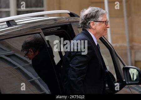 Bill Gates, l'ancien patron de Microsoft qui est maintenant dédié à sa fondation, est reçu par le Président de la République, Emmanuel Macron au Palais de l'Elysée sur 16 avril 2018. Banque D'Images