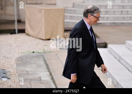 Bill Gates, l'ancien patron de Microsoft qui est maintenant dédié à sa fondation, est reçu par le Président de la République, Emmanuel Macron au Palais de l'Elysée sur 16 avril 2018. Banque D'Images