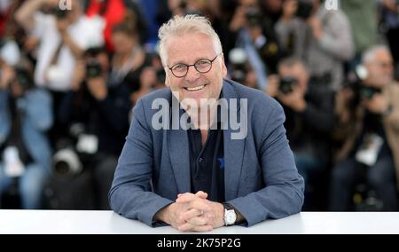 Le député européen Daniel Cohn-Bendit pose sur 16 mai 2018 lors d'une séance photo pour le film "sur la route en France (la Traversee)" lors de l'édition 71st du Festival de Cannes, dans le sud de la France. Banque D'Images