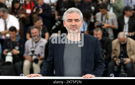 Le réalisateur français Stéphane Brize pose sur 16 mai 2018 lors d'une séance photo pour le film 'en guerre (en guerre)' à l'édition 71st du Festival de Cannes, dans le sud de la France. Banque D'Images