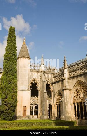 Labyrinthe de haies et de chemins dans la cour intérieure du monastère Santa Maria da Vitoria, Batalha, Portugal. Banque D'Images