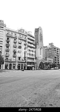 Via Augusta à Barcelone avec la paroisse de Santa Teresa del Infante Jesus, Catalogne, Espagne, Europe Banque D'Images