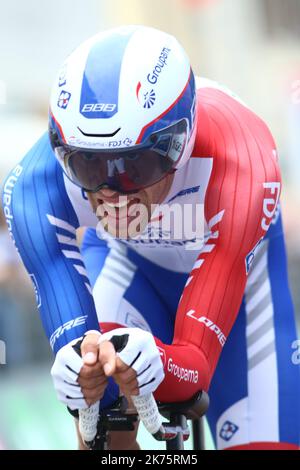 Tour de vélo Giro d'Italia 2018; étape 16 entre Trento et Rovereto sur 22 mai 2018 à Rovereto, Italie; Rohan Dennis (Aus) BMC Racing Team gagne la scène; Simon Yates (GBR) Mitchelton-Scott reste leader avec le maillot rose. Photo : Thibaut Pinot (FRA) Groupama-FDJ. © Pierre Teyssot / Maxppp Banque D'Images