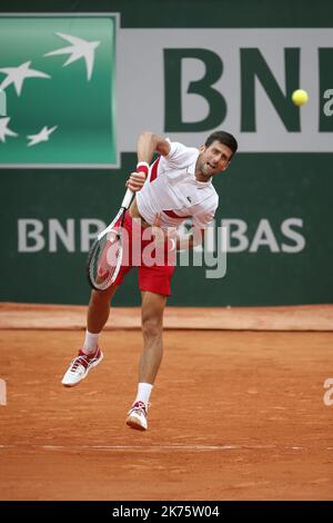 Novak Djokovic de Serbie en action contre Roberto Bautista Agut d'Espagne lors de leur troisième tour de match masculin le sixième jour du tournoi de tennis Roland Garros 2018 à Paris, France. 01.06.2018 Banque D'Images