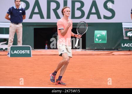 PARIS FRANCE - internationaux de France de tennis ROLAND GARROS 2018 / 1 juin 2018 - Français ouvert 2018 - hommes célibataires - 3rd tour - ALEXANDER ZVEREV (GER) vs DAMIR DZUMHUR (BIH) - Alexander ZVEREV (GER) vainqueur Banque D'Images