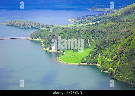 Portugal, Açores, île de Sao Miguel, Caldeira das Sete Cidades, Lagoa Azul, Lagoa Verde, Banque D'Images