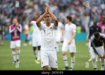 Raphael Varane pendant le match de finale de Quater France contre Uruguay au stade Nizhny Novgorod Banque D'Images