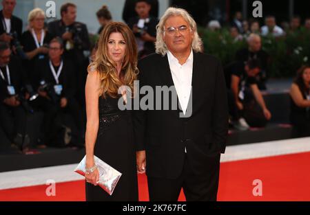 Le réalisateur Paul Greengrass et son épouse Joanna Kaye assistent à la première du 22 juillet lors du Festival américain du film de Deauville 2018 en France sur 5 septembre 2018. Banque D'Images