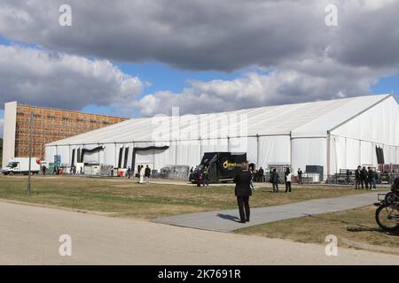 ©Pierre Teyssot/MAXPPP ; invités arrivée au salon de mode Christian Dior lors de la semaine de mode de Paris vêtements pour femmes Printemps 2019, à Paris, France, sur 24 septembre 2018. Photo : kiosque du salon de la mode Christian Dior © Pierre Teyssot / Maxppp *** Légende locale *** Banque D'Images