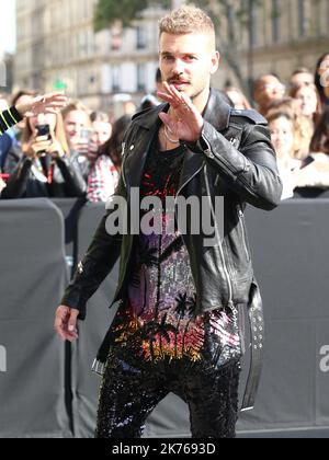 La chanteuse française Matthieu Tota, alias Matt ou M. Pokora arrivée au Balmain Fashion Show lors de la semaine de la mode de Paris vêtements pour femmes Printemps 2019, à Paris, France, sur 28 septembre 2018 Banque D'Images