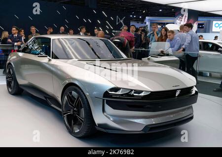 Peugeot E-Legend . - Paris, France, octobre 2nd 2018 - le premier jour de presse du salon de l'automobile de Paris. Banque D'Images