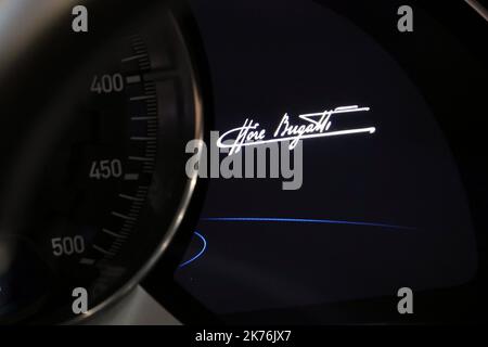 Intérieur de la Bugatti Chiron avec son moteur à 500 km/h. PHOTO Alexandre MARCHI. - Molsheim, France, novembre 15t 2018 - usine de Bugatti Banque D'Images