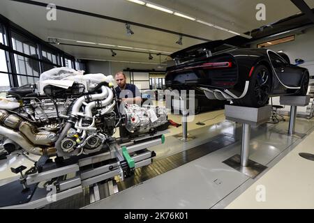 ©PHOTOPQR/L'EST REPUBLICAIN ; CONSTRUCTEUR AUTOMOBILE - BUGATTI - LUXE - SPORT - INNOVATIONS TECHNIQUES - USINE D'ASSEMBLAGE - MOTEUR - BAS RHIN - ALSACE. Molsheim 15 novembre 2018. Usine d'assemblage de la Bugatti Chiron à Molsheim. Bugatti est un constructeur automobile français filiale du groupe allemand Volkswagen AG. Fondée en 1909 par le constructeur franco-italien Ettore Bugatti. PHOTO Alexandre MARCHI. - Molsheim, France, novembre 15t 2018 - usine de Bugatti Banque D'Images