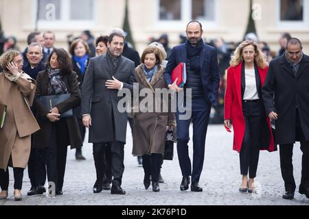 Le ministre français du travail, Muriel Penicaud, le ministre français de la solidarité et de la Santé, Agnes Buzyn, le ministre français de la Défense, Florence Parly, la ministre française de la Justice, Nicole Belloubet, le Premier ministre français, Edouard Philippe, et le ministre français de l'intérieur, Christophe Castaner, quittent le ministre français de l'intérieur à Paris à 4 janvier 2019. Banque D'Images