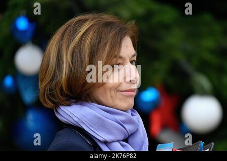 Florence Parly, la ministre des Armees en sortie du Conseil des ministres le Mercredi 09 janvier 2019 / 09/01/2019 - France / Ile-de-France (région) / Paris - Florence Parly, ministre des armées quittant le Conseil des ministres le mercredi 09 janvier 2019 Banque D'Images