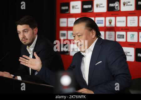 Les investisseurs chinois achètent le Club de football français OGC Nice. Ici, lors d'une conférence de presse : Chien Lee, entrepreneur et investisseur sino-américain et fondateur et président de NewCity Capital, une société d'investissement privée, et maintenant président et principal actionnaire de l'OGC Nice football Club. Banque D'Images