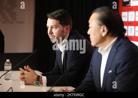 Les investisseurs chinois achètent le Club de football français OGC Nice. Ici, lors d'une conférence de presse : Chien Lee, entrepreneur et investisseur sino-américain et fondateur et président de NewCity Capital, une société d'investissement privée, et maintenant président et principal actionnaire de l'OGC Nice football Club. Banque D'Images