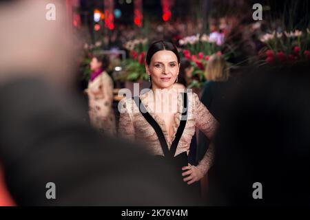 Juliette Binoche sur le tapis rouge de la soirée d'ouverture à la Berlinale 2019 Banque D'Images